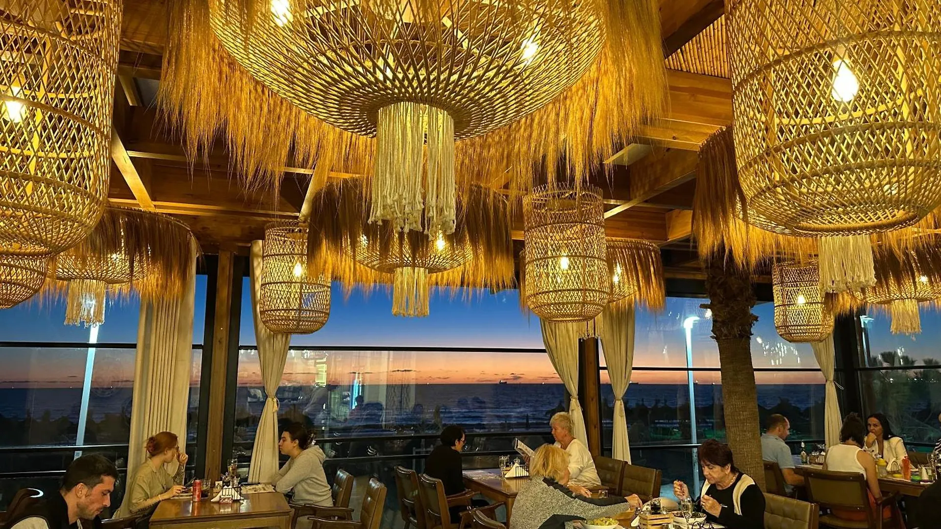 Oyster Apartment ドゥラス