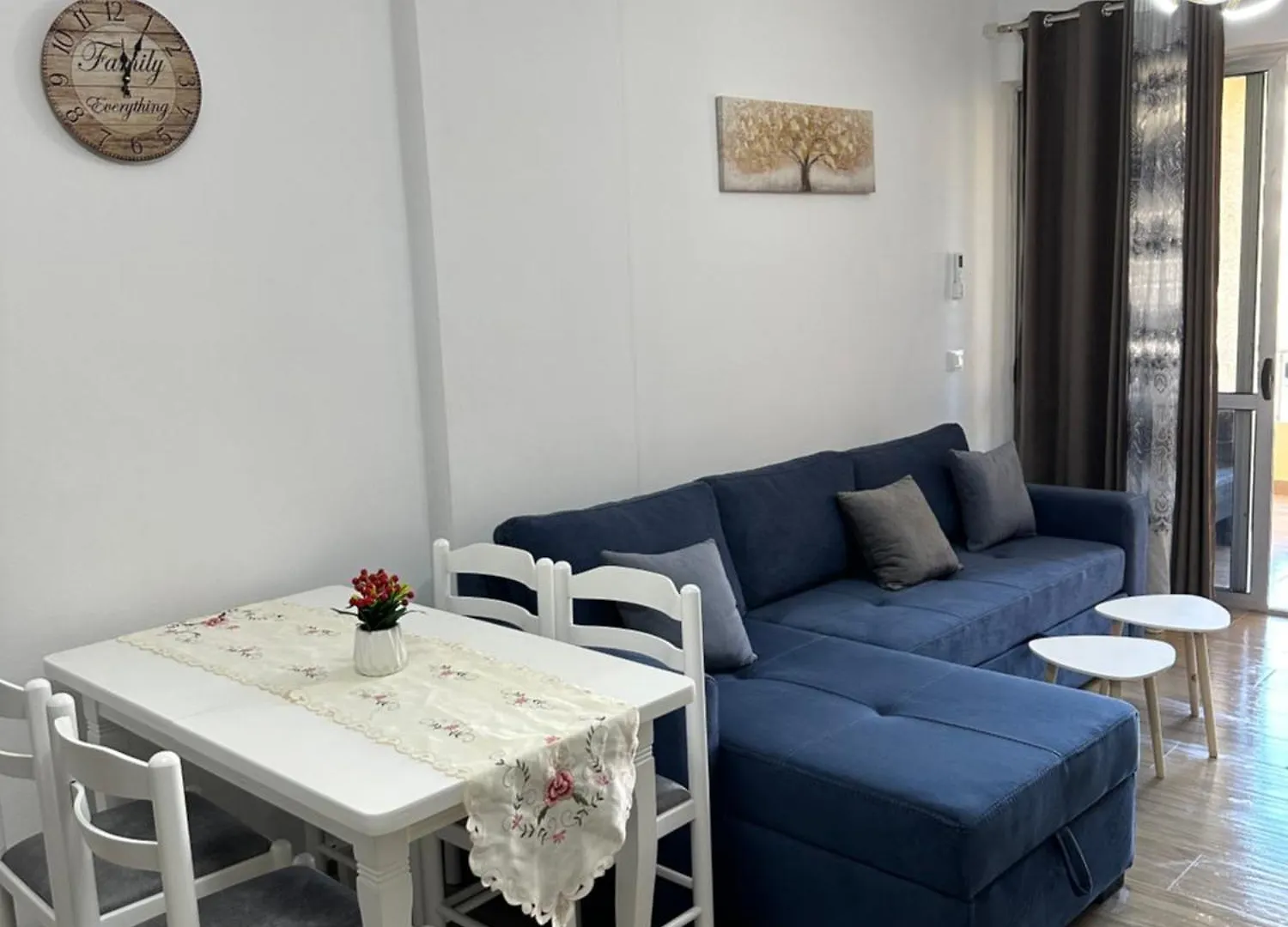 Oyster Apartment ドゥラス